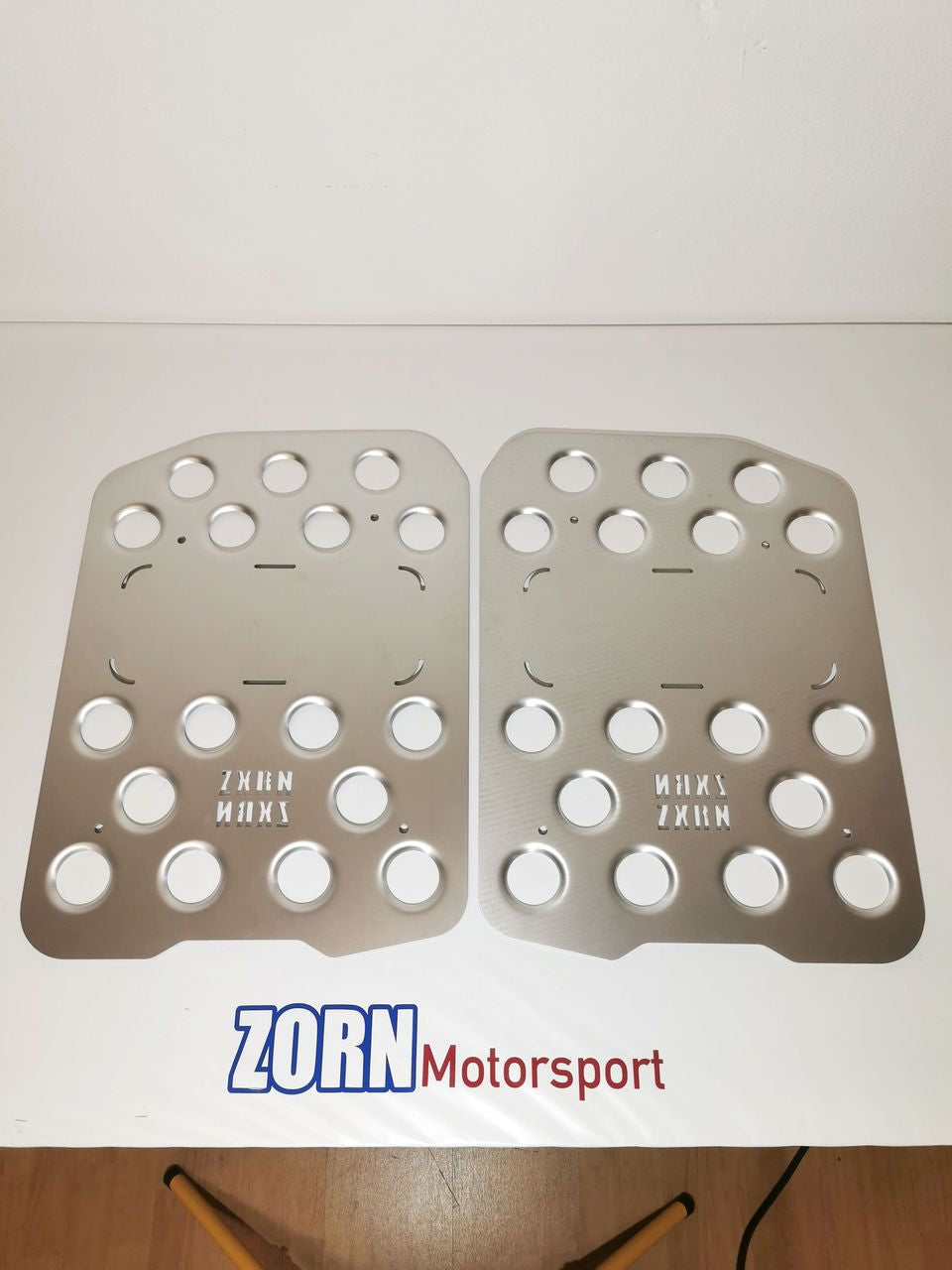 extremely rigid "racing foot rest" (floor mats) - 3mm aluminum - Volkswagen Golf Mk2