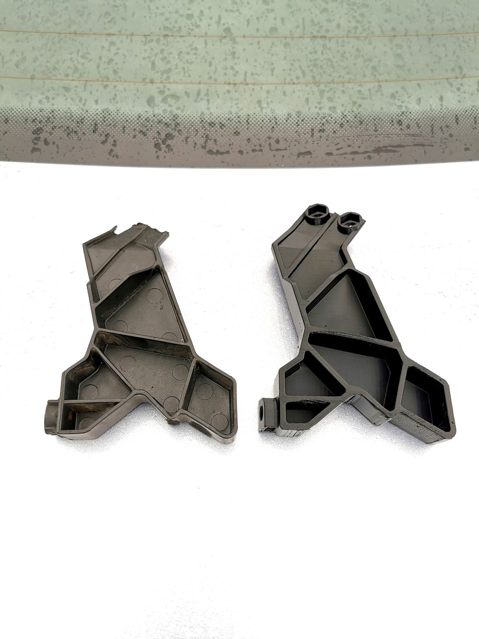 reproduction of mounting bracket 4A1 805 294 B for wiper cover - Audi 100 C4 / A6 C4