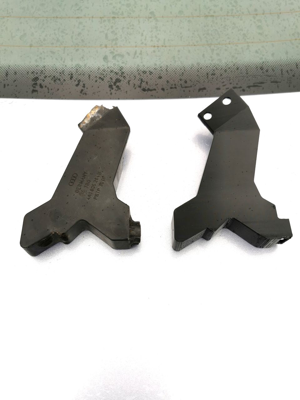 reproduction of mounting bracket 4A1 805 294 B for wiper cover - Audi 100 C4 / A6 C4