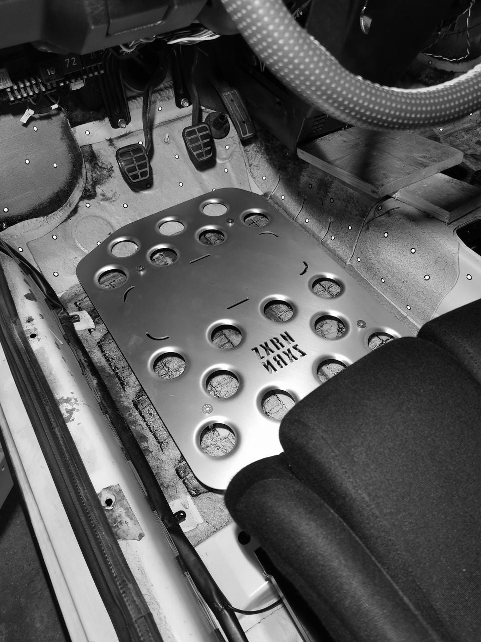 extremely rigid "racing foot rest" (floor mats) - 3mm aluminum - Volkswagen Golf Mk2