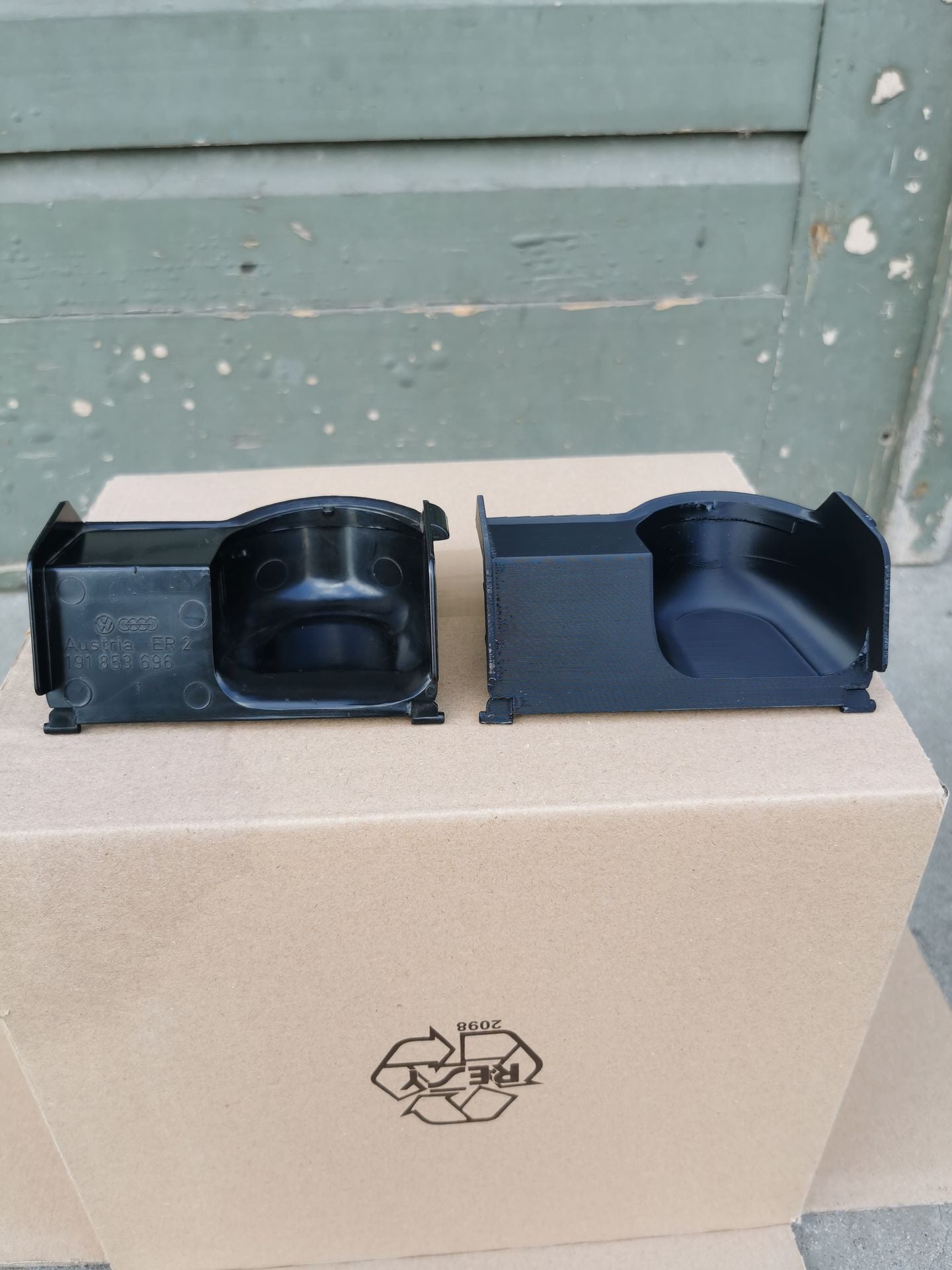 front tow hook cover (reproduction) - Volkswagen Golf Mk2 - OE number 191 853 696