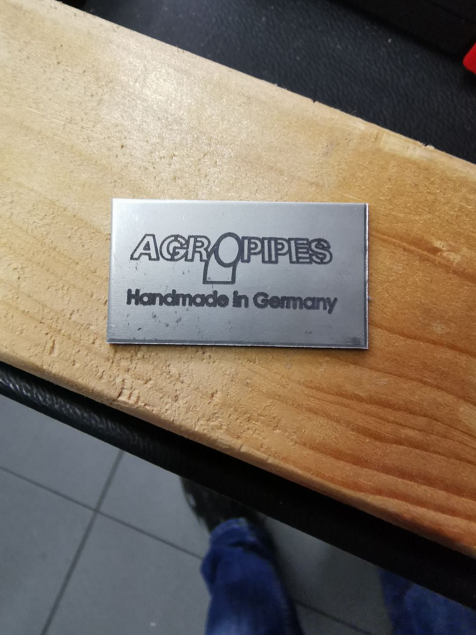 beschriftete Edelstahl-Plaketten 35x20mm mit Wunschtext/Logo (z.B. für Auspuff)